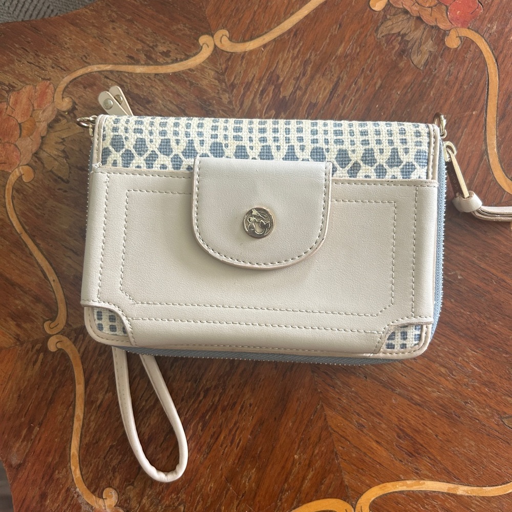 Spartina Cream and Blue Women's Wristlet wallet